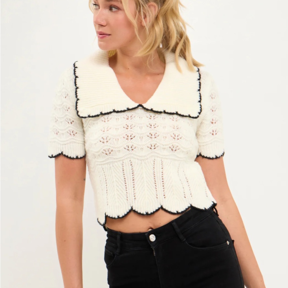 Women’s Short Puff Sleeve Scalloped Knit top sweater